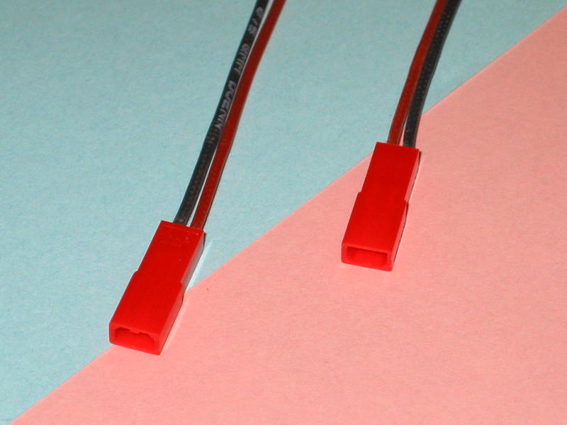 BEC-Stecker mit 0,25mm² PVC-Kabel (16cm dünn)